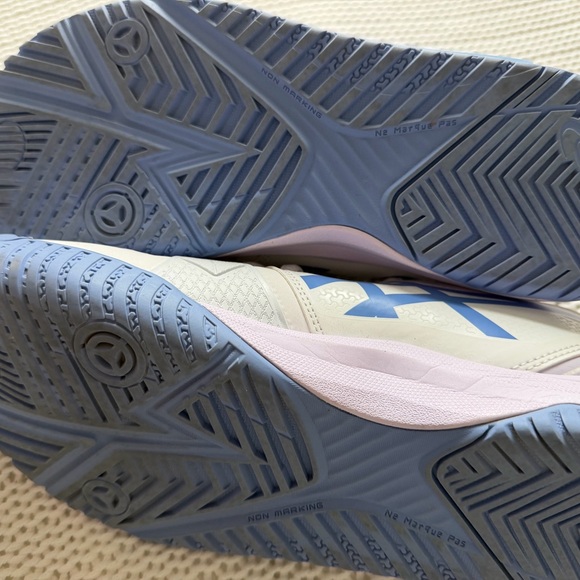 ASICS gel challenger blue and white shoes.Good for tennis or Pickel ball size 10 - Picture 5 of 9